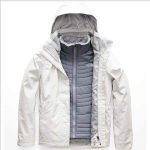 AUTHENTIC Women’s 3/1 North face HyVent ❄️🌧